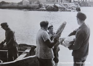 1936 – bread – france – fishermen 1936 – French fishermen with bread – France