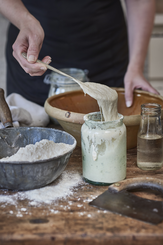 Learn to bake sourdough bread. A full and compressive list of UK classes, workshops and courses.