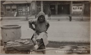 1903 – Selling bread – China