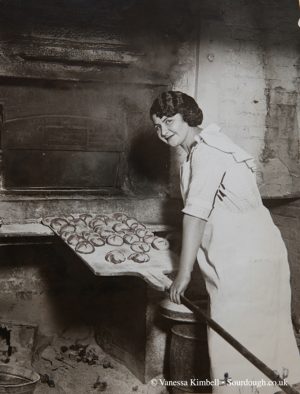 1922 – Hot cross buns – USA