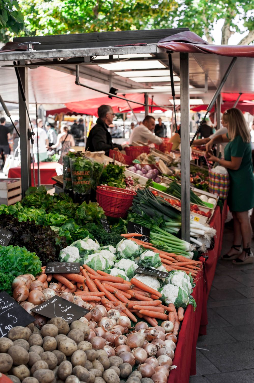 vegetable stand at a framers market